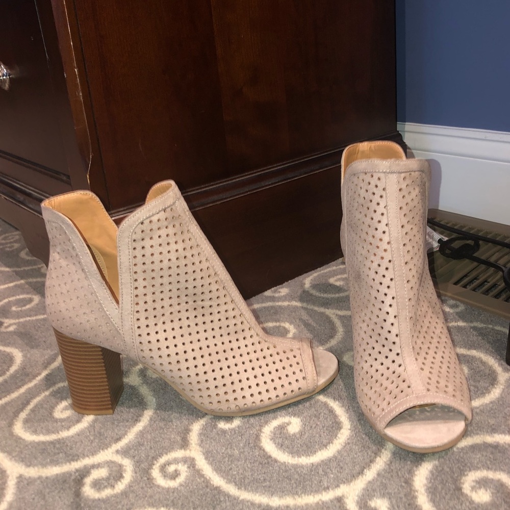 Open toed cream heels